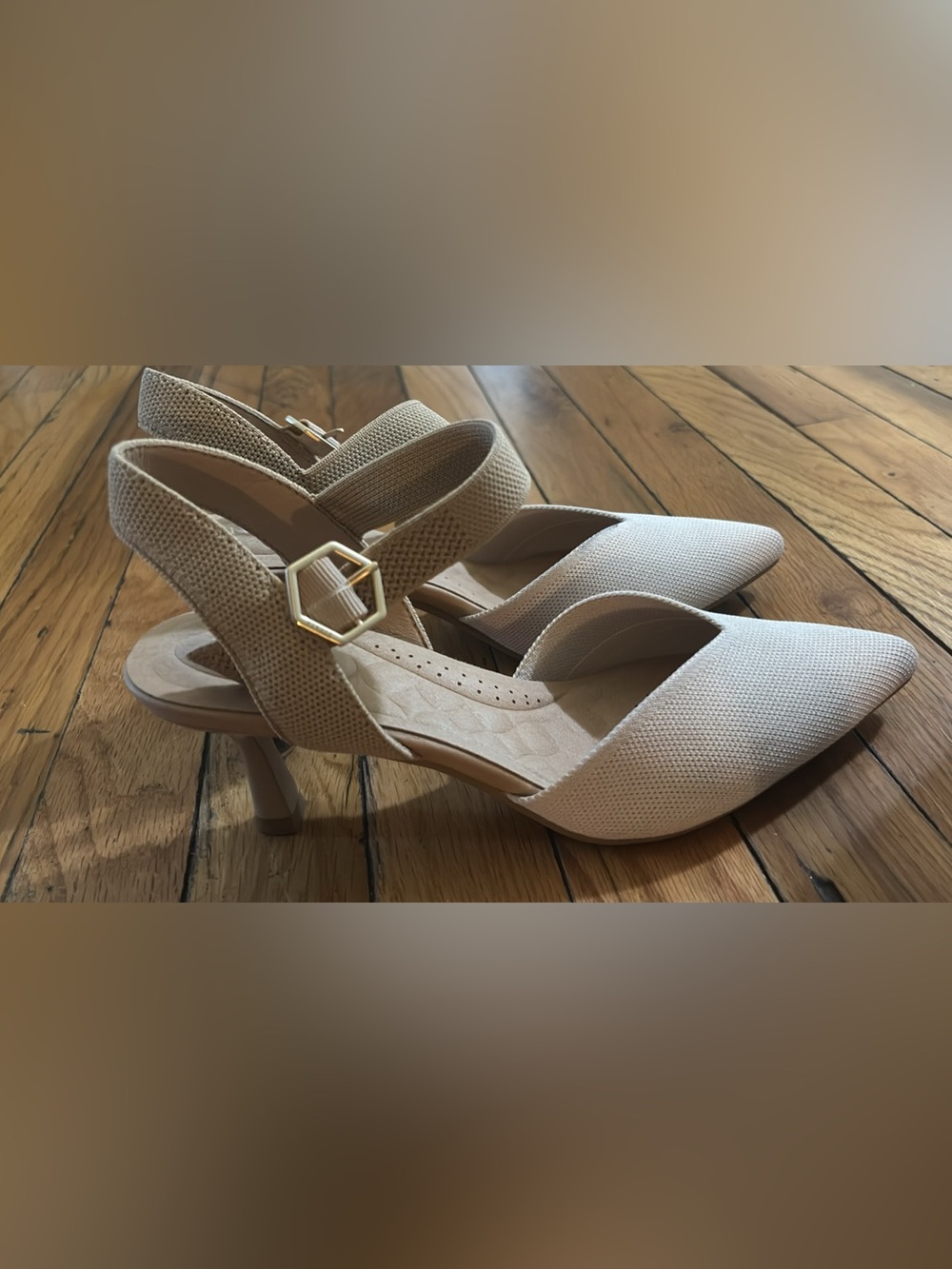 Vivaia kitten heels